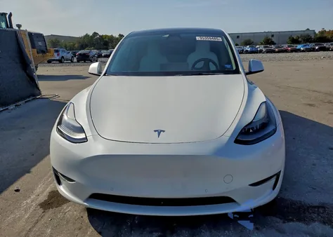 2022 Tesla Model Y z USA, uszkodzony, nr VIN 7SAYGDEF1NF372848